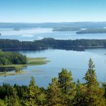 Oravinvuori: Näkymä järvimaisemaan kesällä.